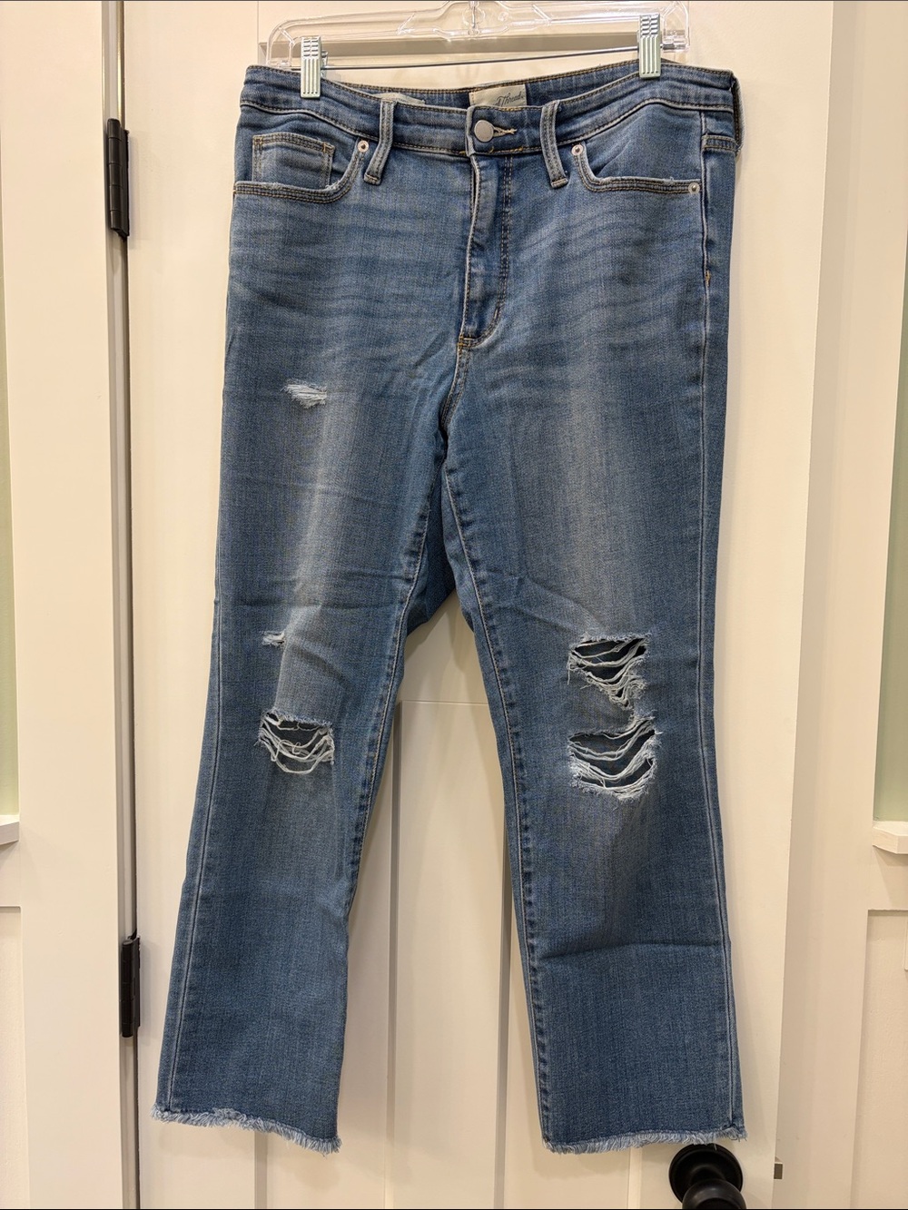 Universal Thread Distressed Medium Blue Cropped Jeans
